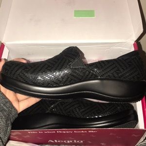 Alegria Nursing shoes size 38. (8-8.5 US size)